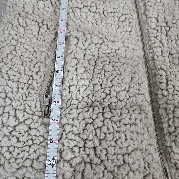 Thread And Supply Cozy Sherpa Fleece Vest Size M - Picture 10 of 10